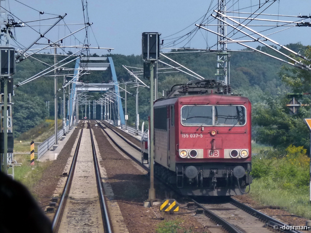 P1400771.JPG - 155 037-5
