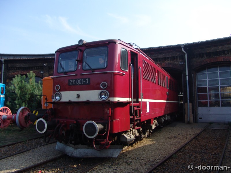 E11 001 - 211 001-3.jpg