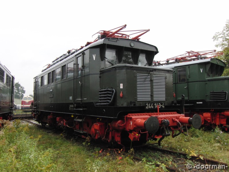 E44 143 - 244 143-4.jpg